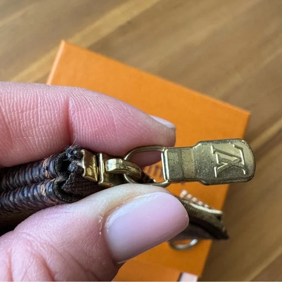 Louis Vuitton Key Pouch - Picture 3 of 8